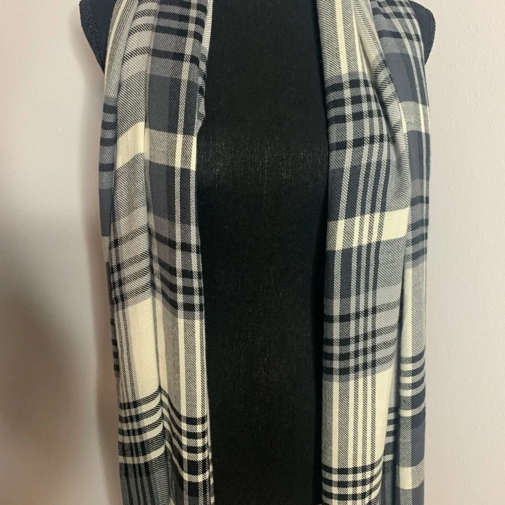Women's Oversized Gray & White Fall Scarf